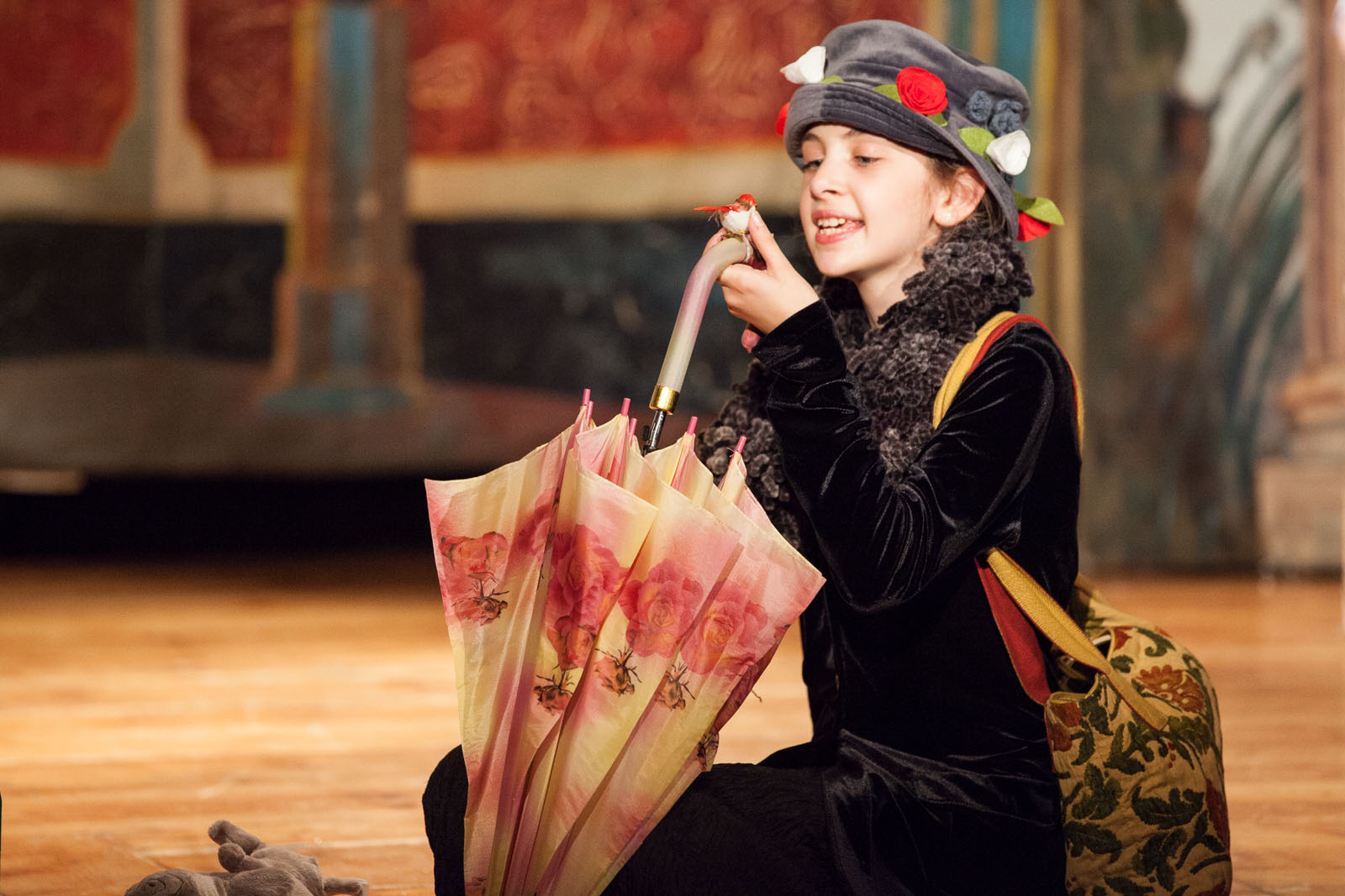 Cecilia sul palco teatro per ragazzi